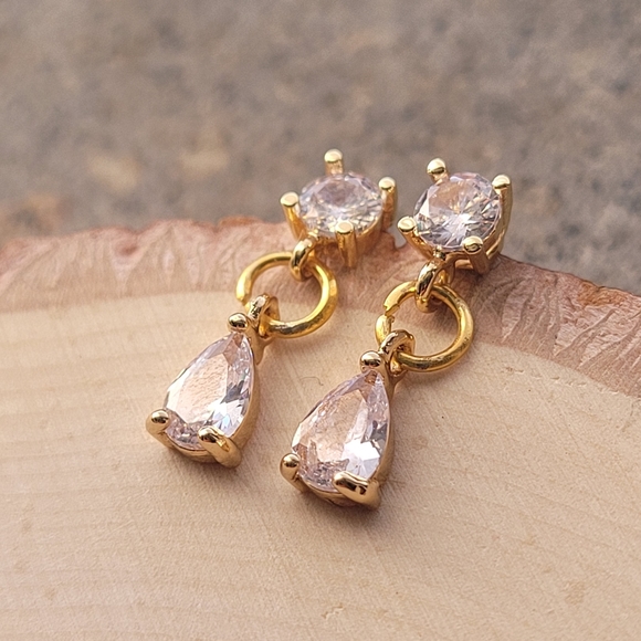 18k Gold Zicronia Dangle Earrings - Picture 3 of 3